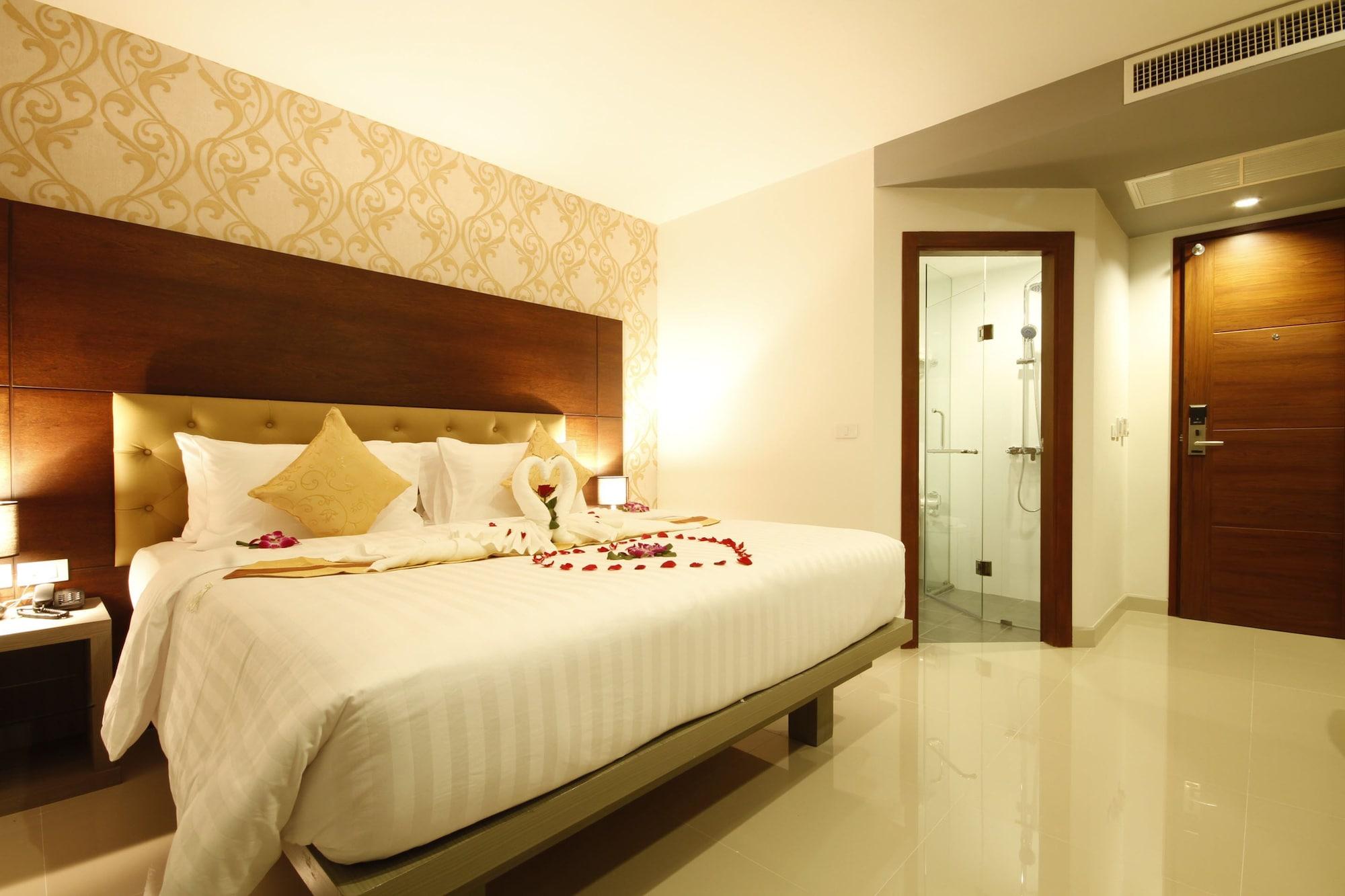 Hemingways Silk Hotel Patong Eksteriør bilde