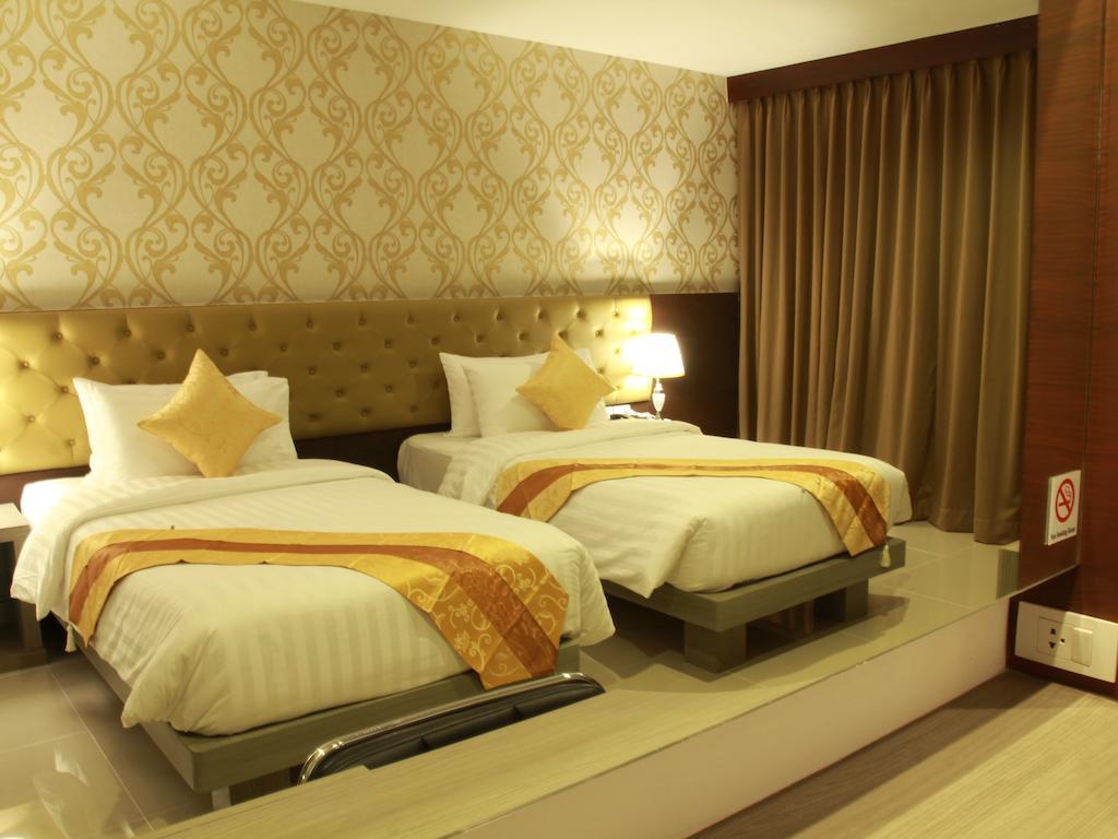 Hemingways Silk Hotel Patong Eksteriør bilde
