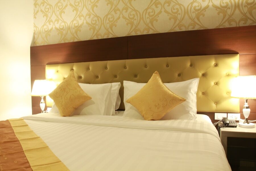 Hemingways Silk Hotel Patong Eksteriør bilde